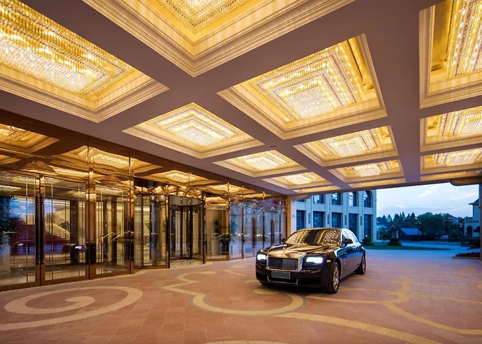 Radisson Blu Forest Manor Hongqiao - Near Necc