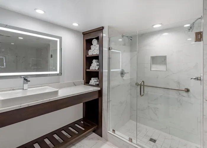 Hot Tub in Room Coastal & Suites Virginia Beach - Oceanfront