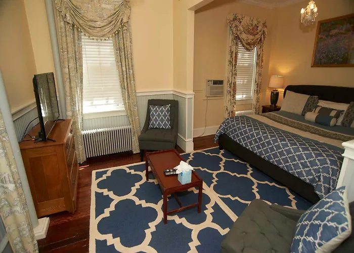 Bellevue Manor