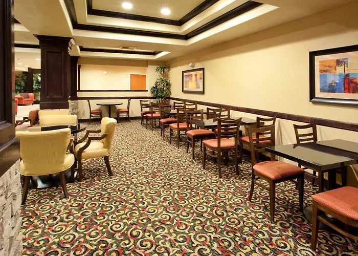 Holiday Inn Express & Suites -Roseville Area, An Ihg