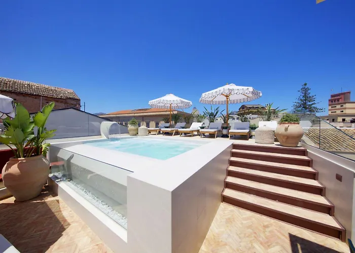 Hot Tub in Room Casa Nostra Luxury Suites & Spa