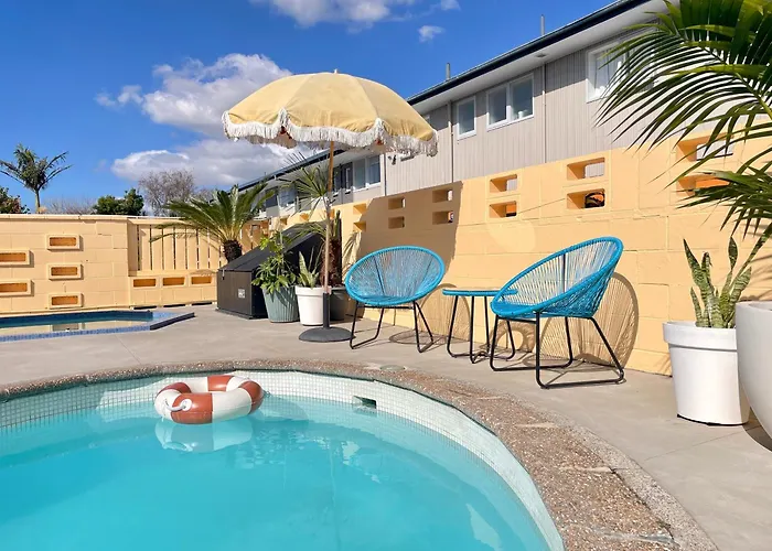 Hot Tub in Room Mount Eden