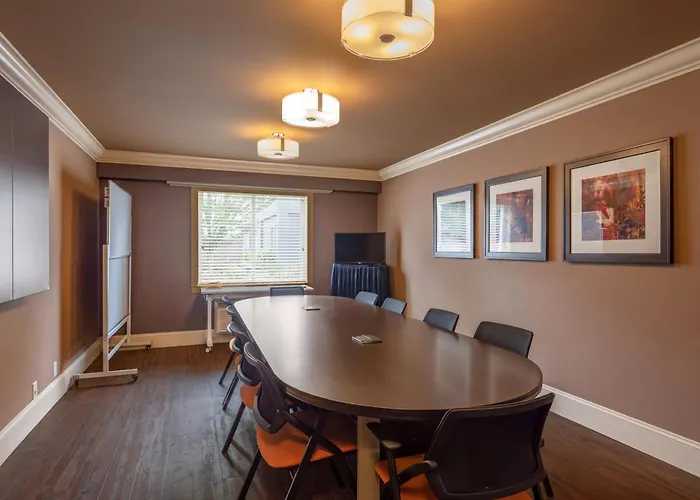 Ramada By Wyndham Surrey/Langley