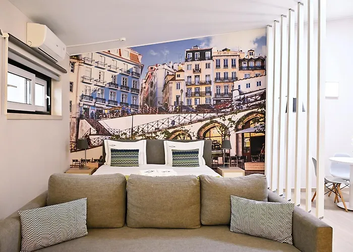 Famous Crows Lisbon Suites