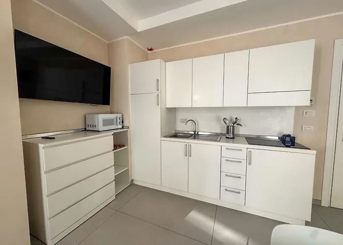 White Suite & Apartments
