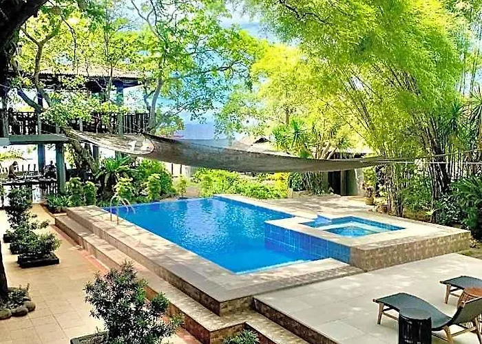 The Henry Resort Taramindu Laiya