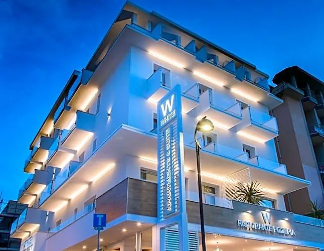  White Suite & Apartments