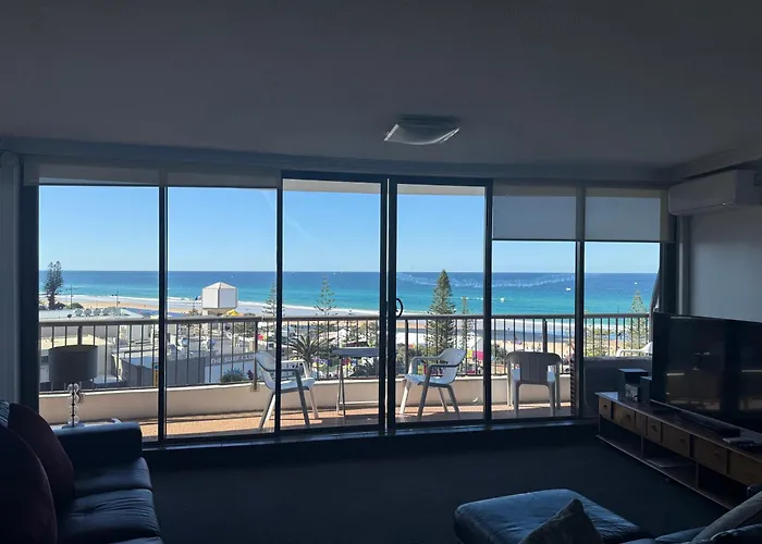 Surfers International Apartments