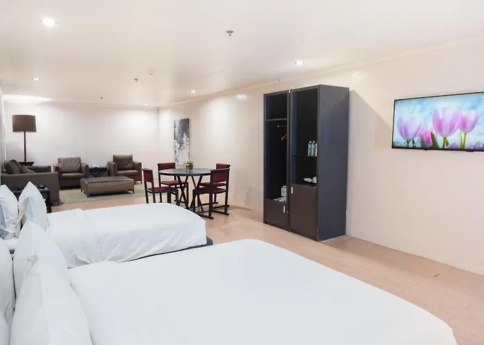 Hotels Close to Airport Green Sun