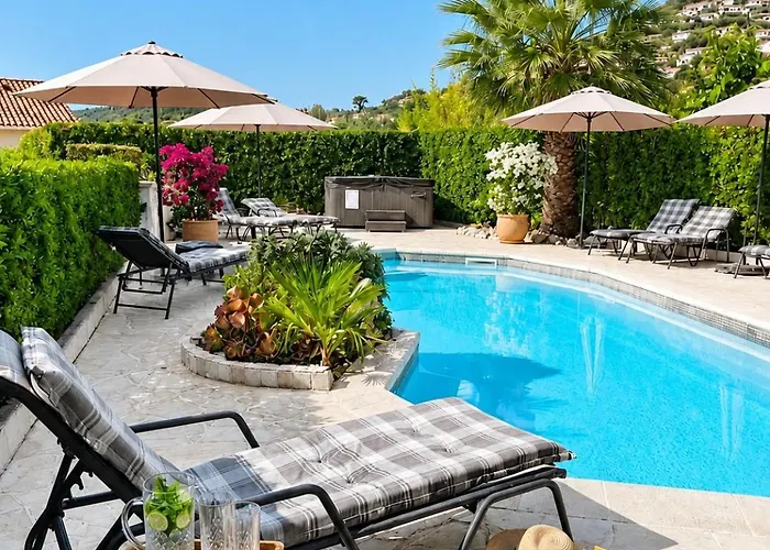 PLEIN SUD-Piscine-Spa-Climatisation-Parking Privé-calme Et Détente