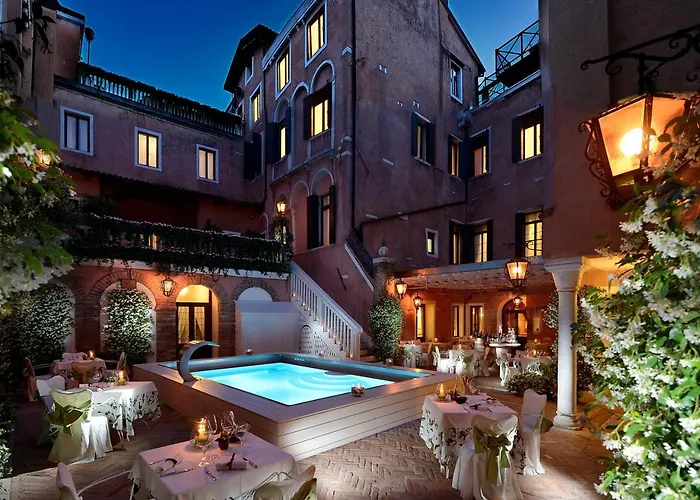 Hot Tub in Room Giorgione