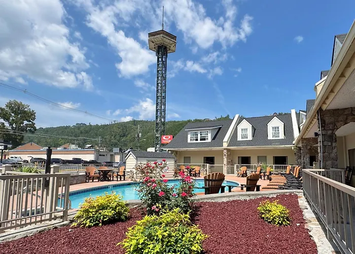 Econo Lodge Inn & Suites Gatlinburg At The Convention Center