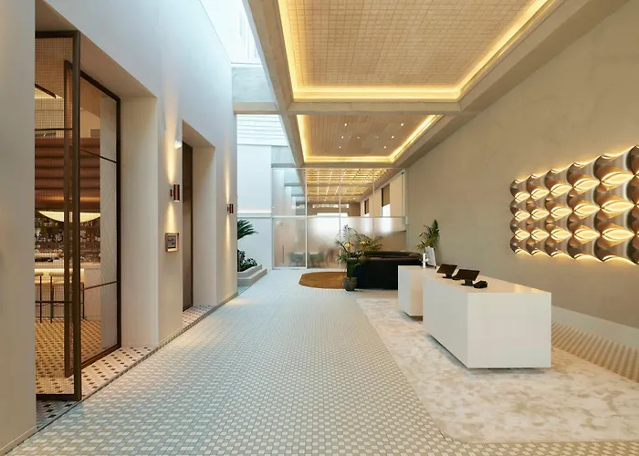 Saint Kilda Beach Hotel