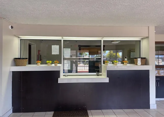 Days Inn & Suites By Wyndham Albuquerque West