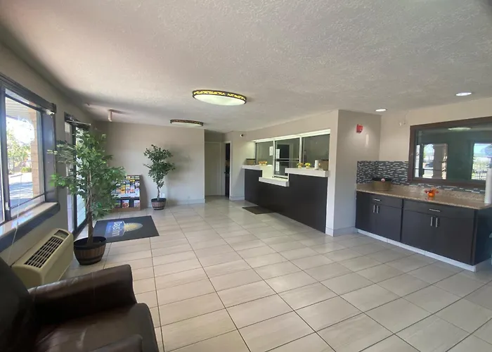 Days Inn & Suites By Wyndham Albuquerque West