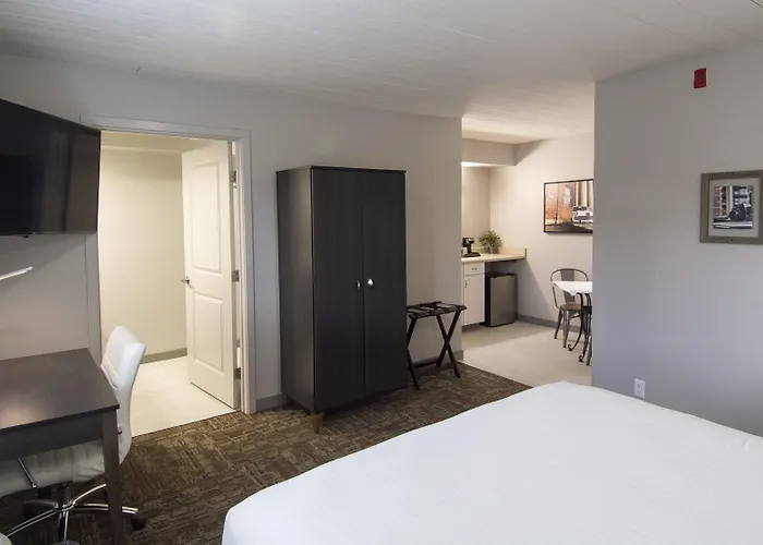 Americana Modern Hotel