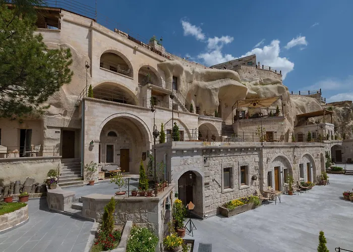 Hera Cave Suites