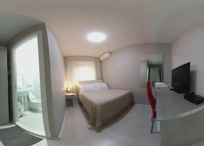 Freddy'S Hotel