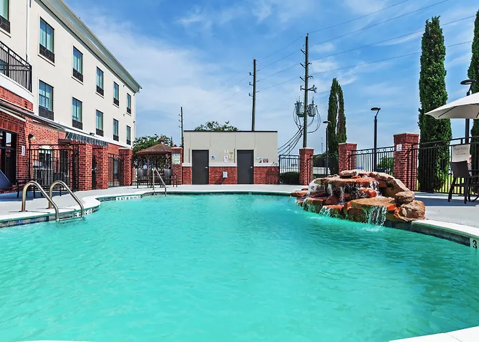 Holiday Inn Express & Suites Sealy By Ihg