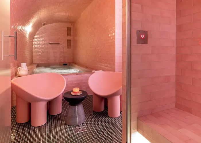 Hotel Con Piscina Le Petit Oberkampf & Spa