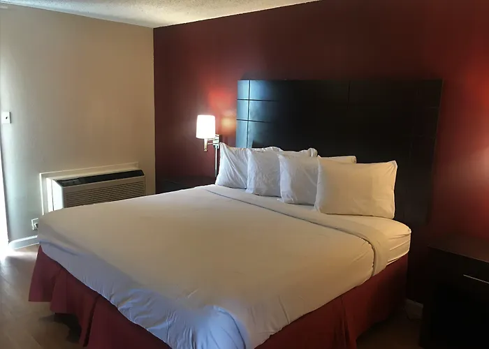 Red Roof Inn & Suites