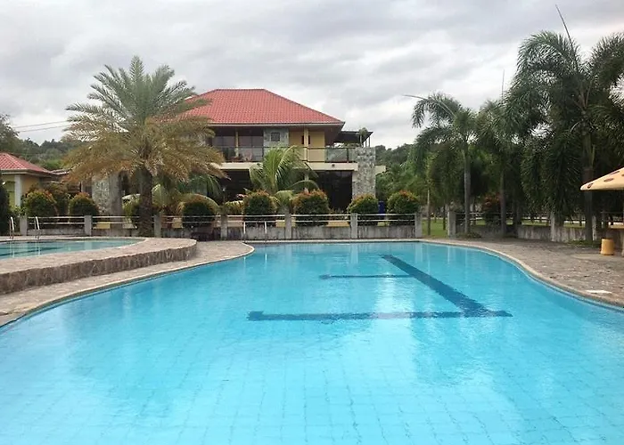 Calinisan Beach Resort