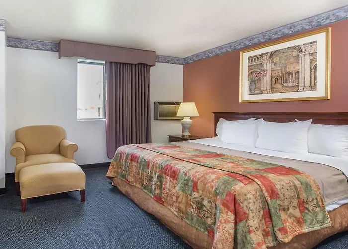 Golf hotel: Knights Inn Wentzville Mo