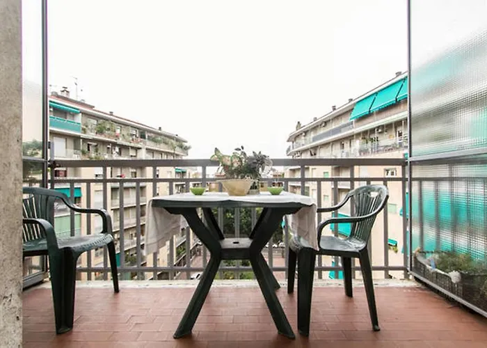 Hotel near College: Angelica House