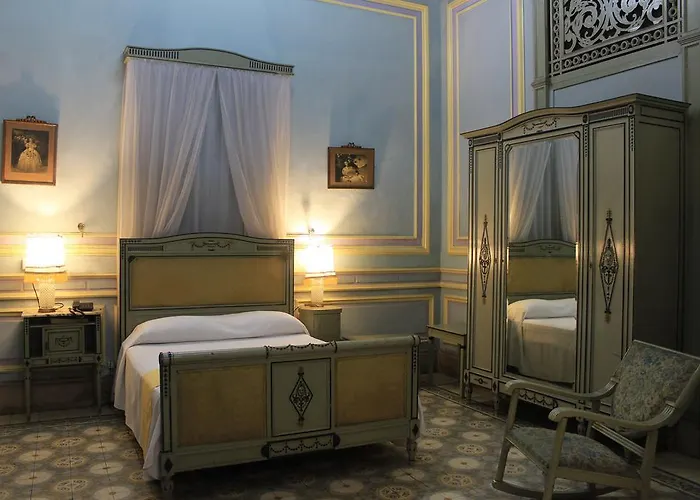 Cheap hotel: Hotel Posada Toledo & Galeria