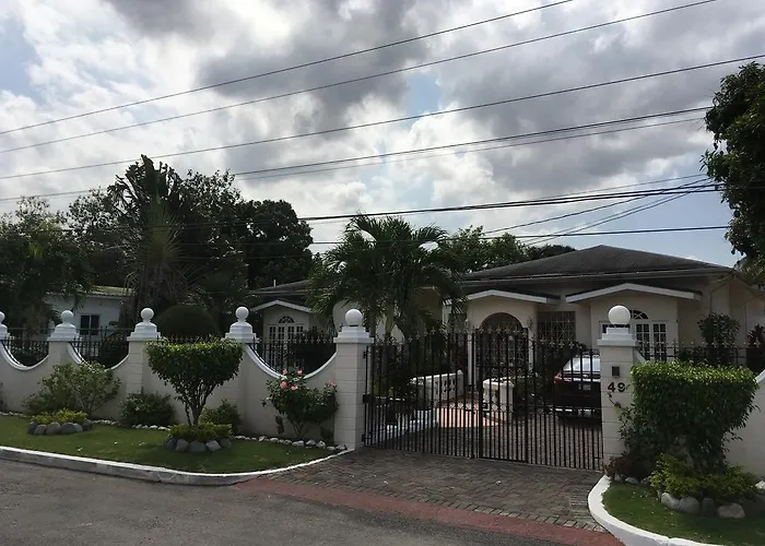 Pet Friendly hotel: Kingston Studio Apartment