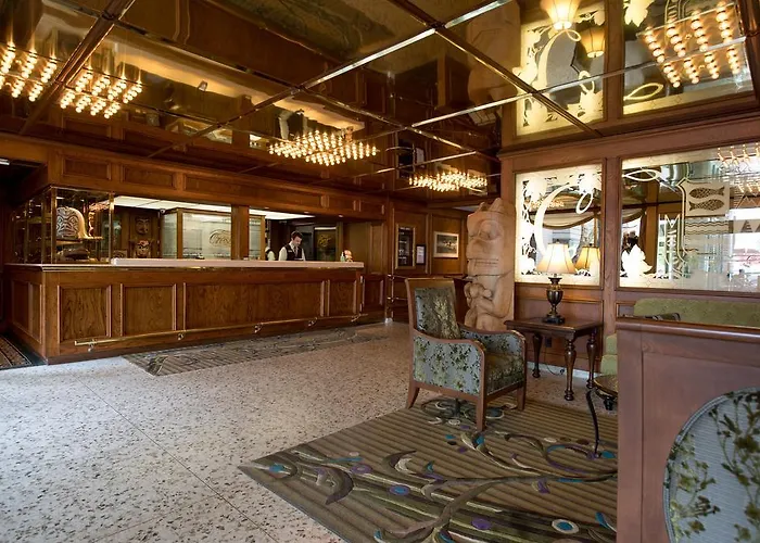 Airport Hotel: Crest Hotel