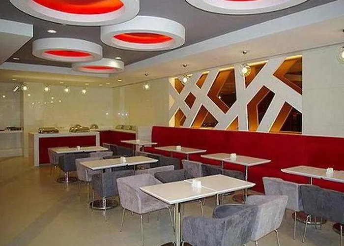 Cheap hotel: Holiday Inn Express Shanghai Sanlin