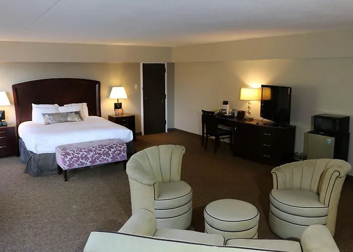 Casino hotel: The Avalon Hotel And Conference Center