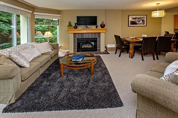 Apartment: The Woodrun Lodge By Whiski Jack