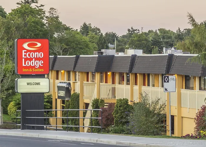 Hotel with pool: Comfort Inn & Suites Victoria