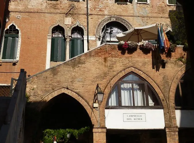 Guests house Palazzo Lion Morosini - Check In Presso Locanda Ai Santi Apostoli