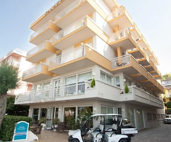 Hotel sulla spiaggia: Hotel Palazzi
