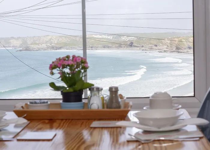 Hotels Close to Airport Cliff House