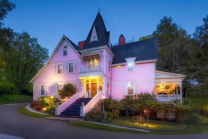 Bed and Breakfast Cedar Crest Inn
