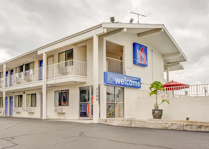 Dog friendly hotels Motel 6-Portland, Or - Central