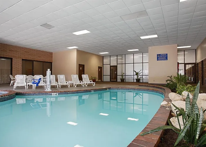 Motel: Best Western Hospitality House