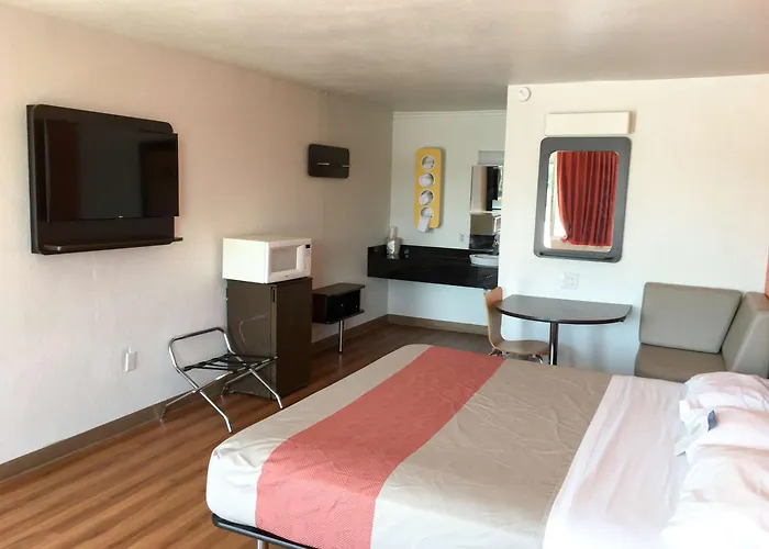 Cheap hotel: Motel 6-Connellys Springs, Nc