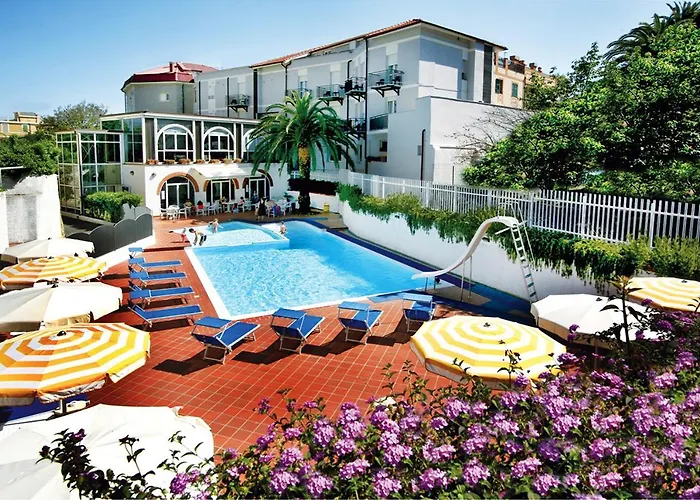 Hotel 3 stelle: Hotel Riviera 3 Stelle con piscina estiva gratuita e garage a pagamento