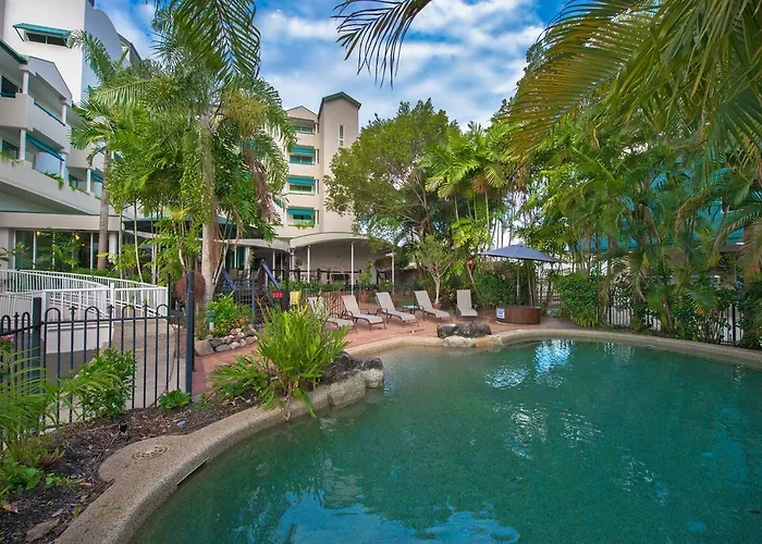Hotel with pool: Cairns Sheridan Hotel