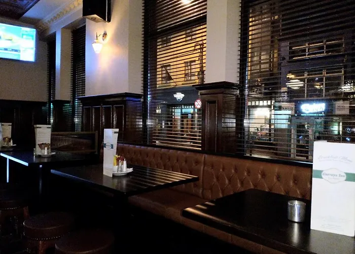 Cheap hotel: Thirteen On The Green - Eyre Square