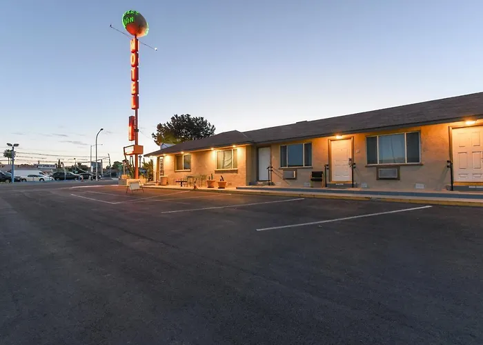 Motel: Desert Moon Motel