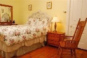 Hotel with Tennis: Inn At Grey Gables