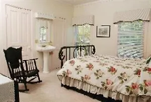 Hotel with Tennis: Inn At Grey Gables