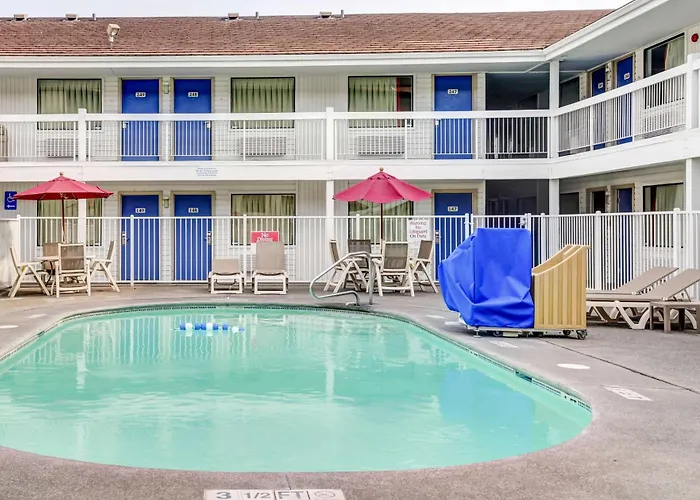 Cheap hotels Motel 6-Medford, Or - North