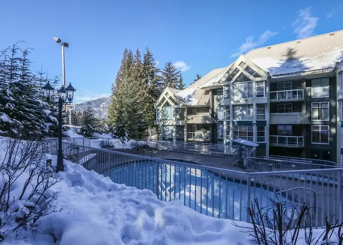Apartment: The Woodrun Lodge By Whiski Jack